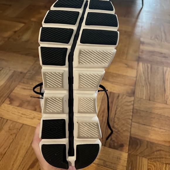 On Running Cloud X 3 size 9.5 women’s shoes like new - Picture 3 of 9